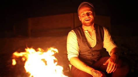  Il Caso Campfire Tales: La Storia di Come Chris Evans ha Infiammato Internet con una Leggiadro Recitazione